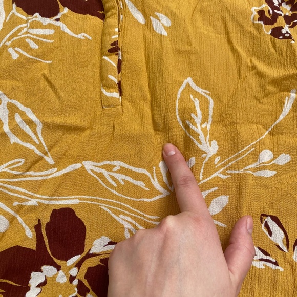 🛍️ GIFT IDEA! 🌼 GORGEOUS TANK BLOUSE 🌼 Yellow/Maroon Floral Print Flowy Top - Picture 9 of 10